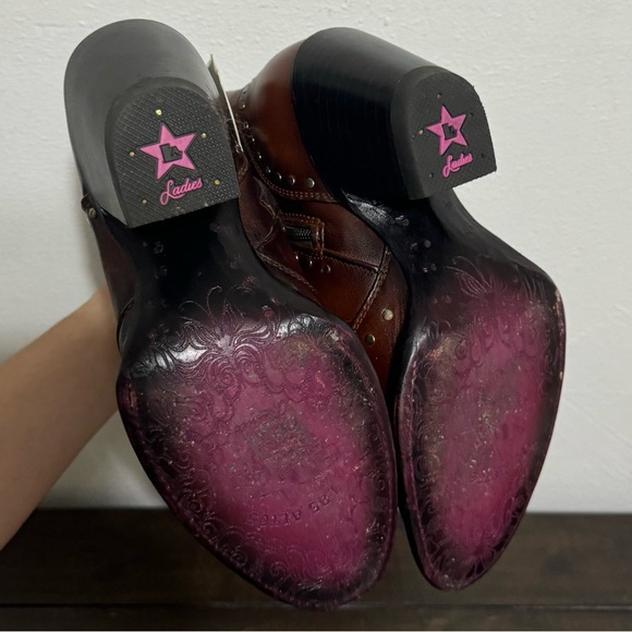 Women’s Western Ankle Leather Boots - Picture 7 of 8